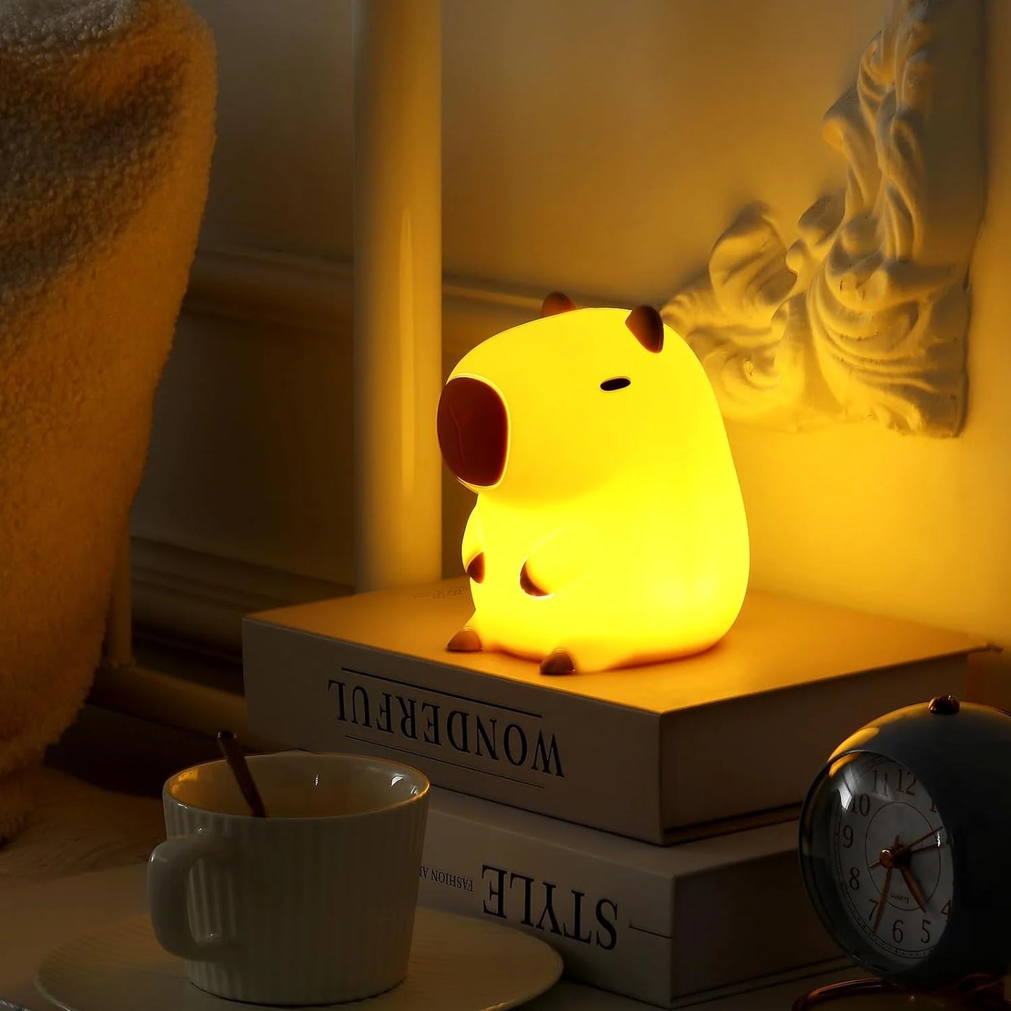 Lámpara de noche versátil con forma de capibara